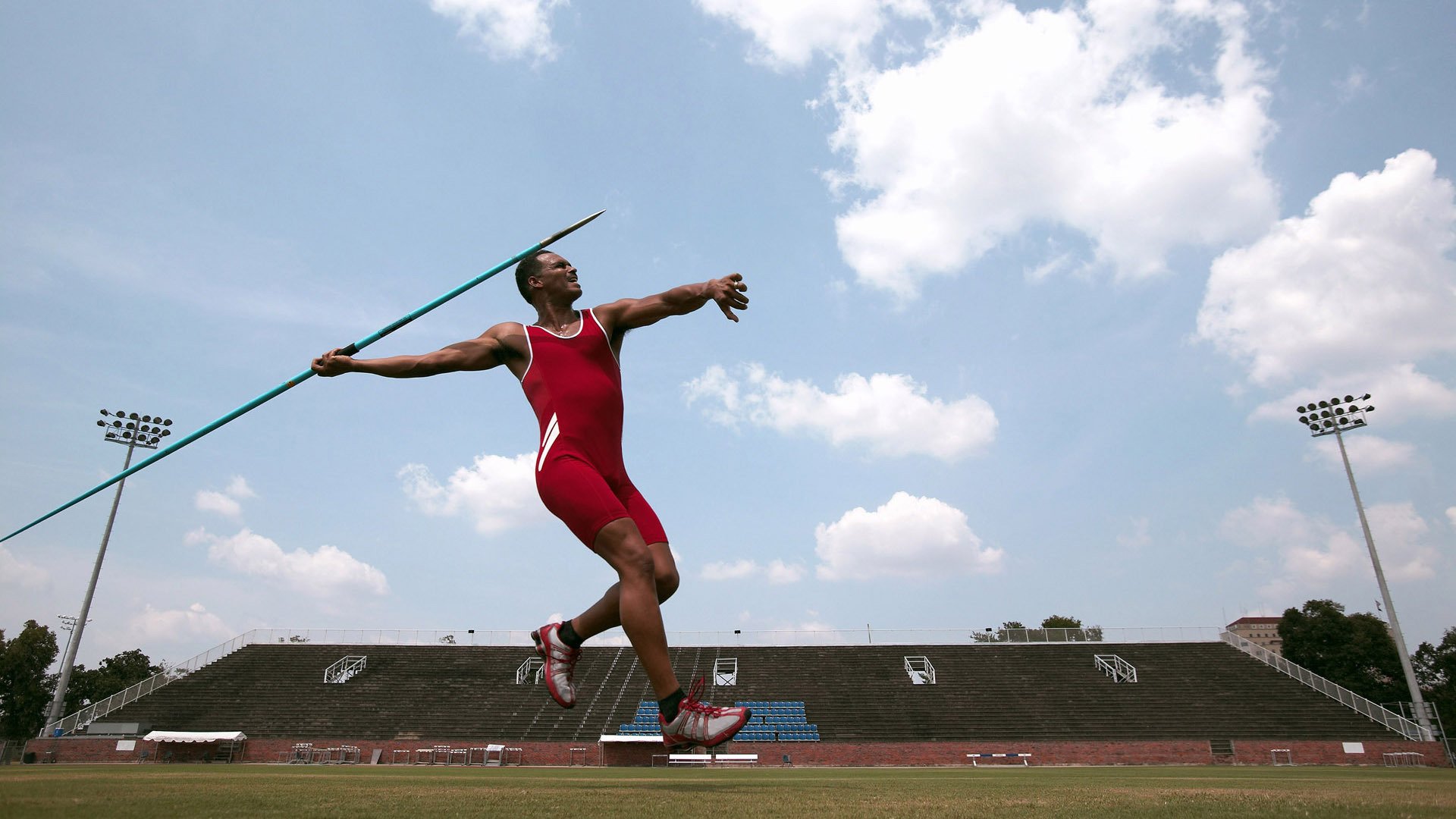 赛道风云，索伯绝地反击，维斯塔潘一骑绝尘